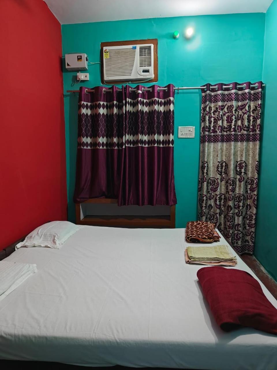 Vishnu Rest House Varanasi Exterior foto