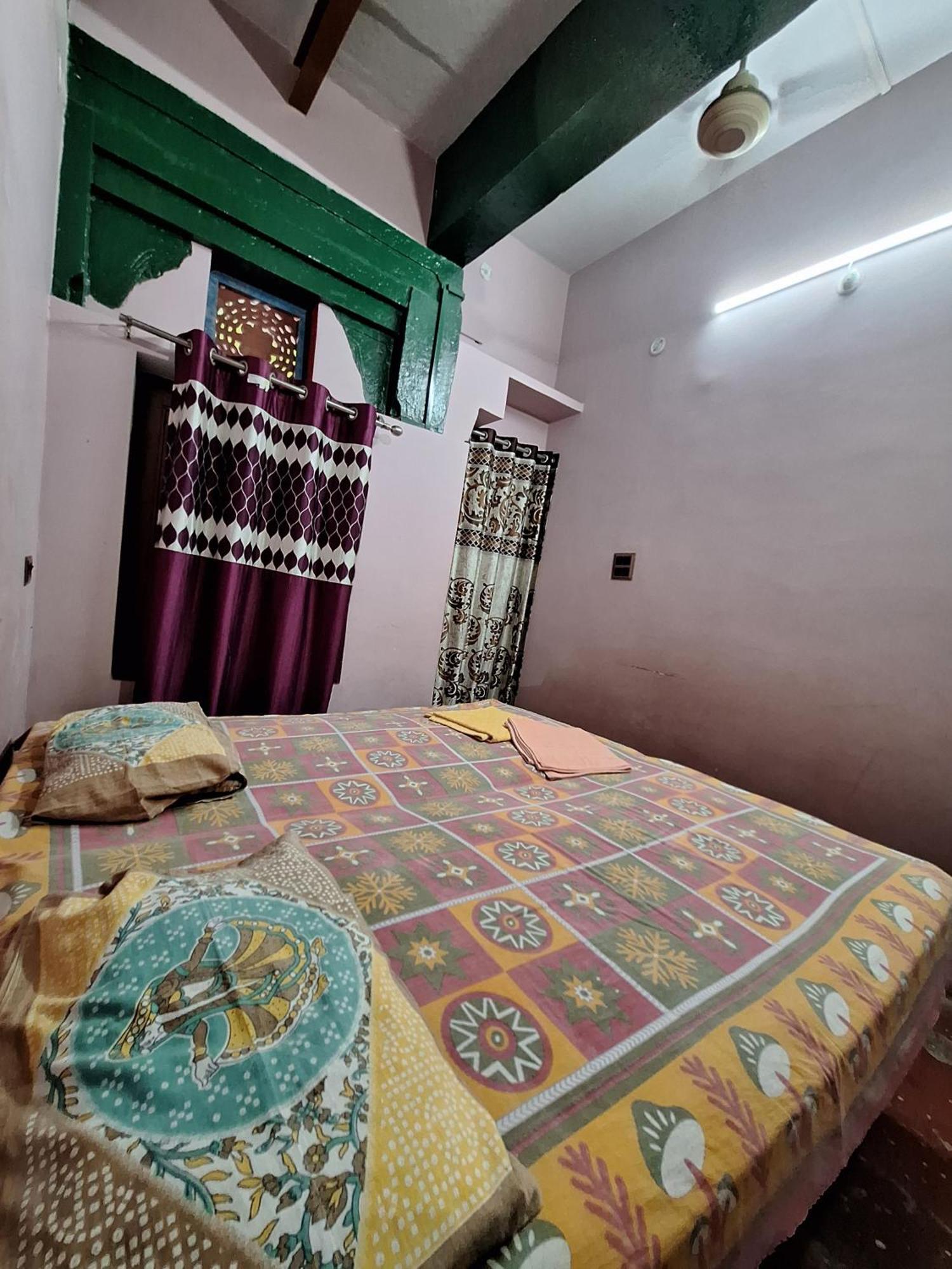 Vishnu Rest House Varanasi Exterior foto
